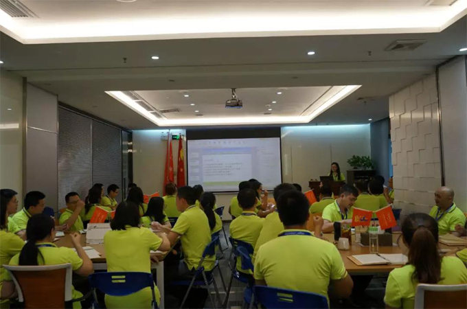 7月13日晚，賴厚平董事長在博皓總部中心會議室給我們進行了關于《客戶價值》的培訓。